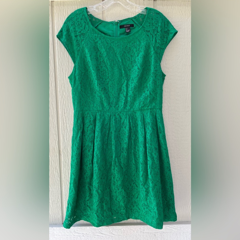 Forever 21 woman’s  Green Lace Dress